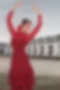 Es ist eine Frau zu sehen, die vor Rhenus LKW tanzt.