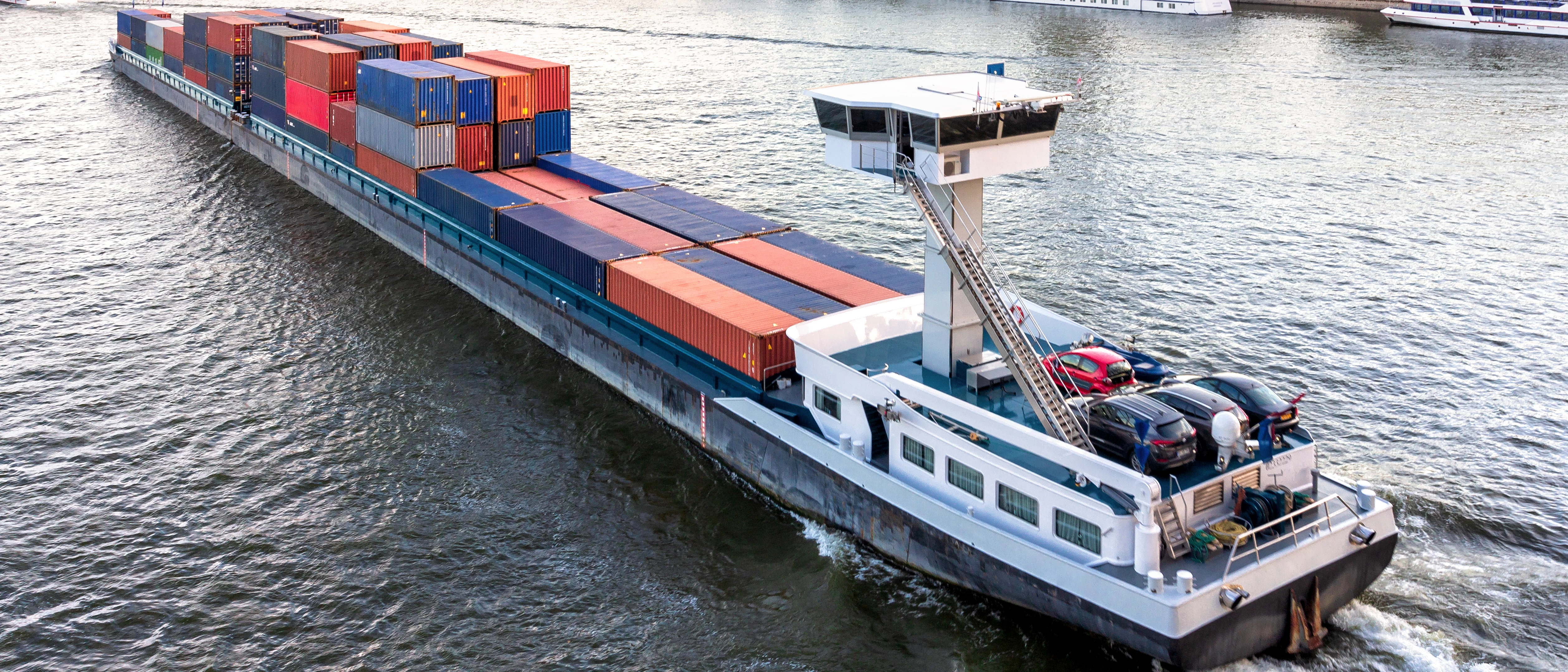 Containertransport per Binnenschiff