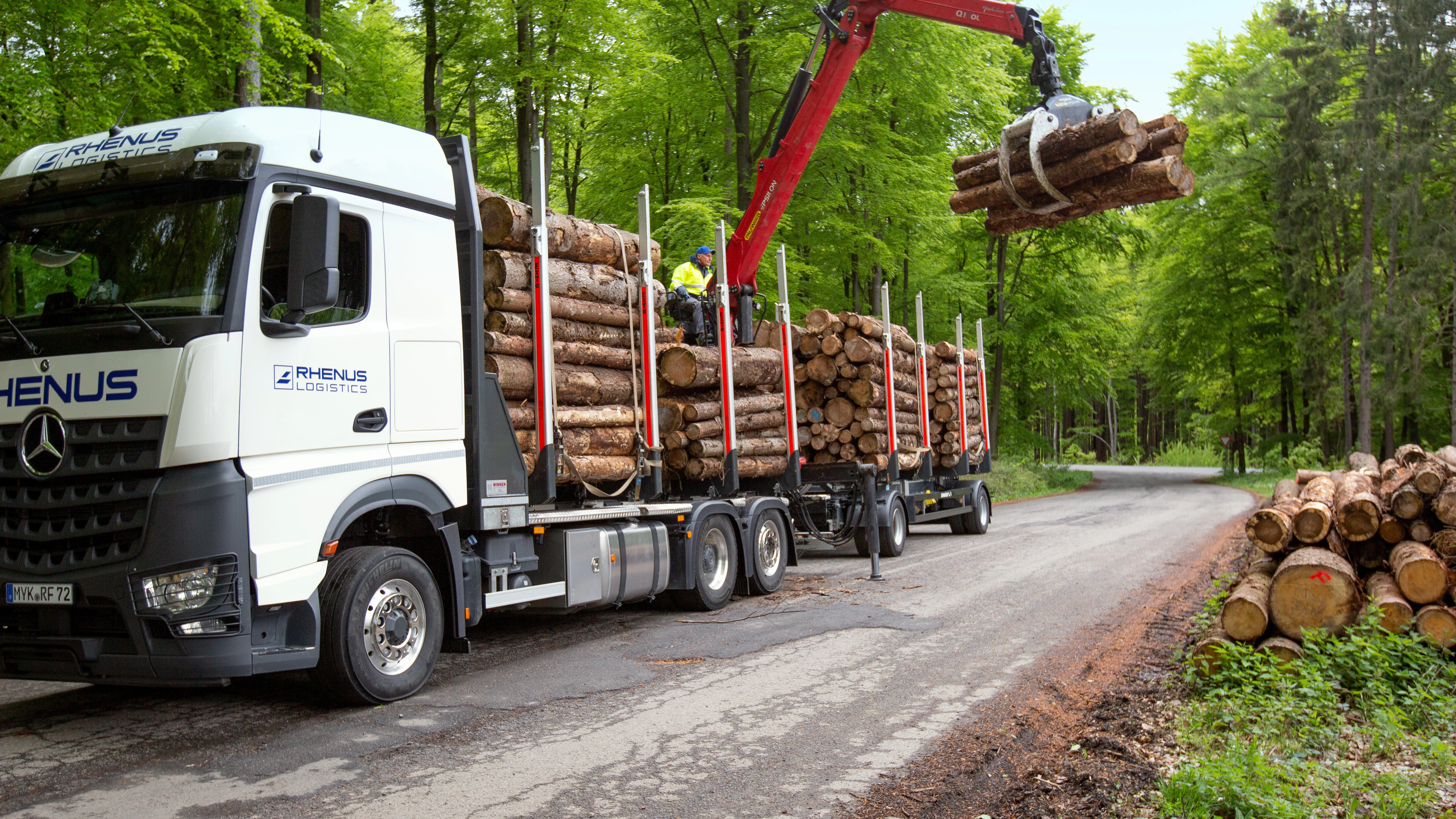 둥근 목재의 적재
