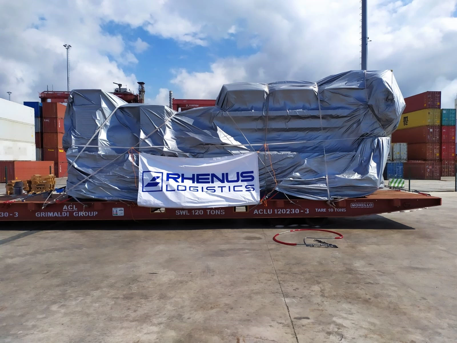 Transporting two 42 t gensets Transporting two 42 t gensets