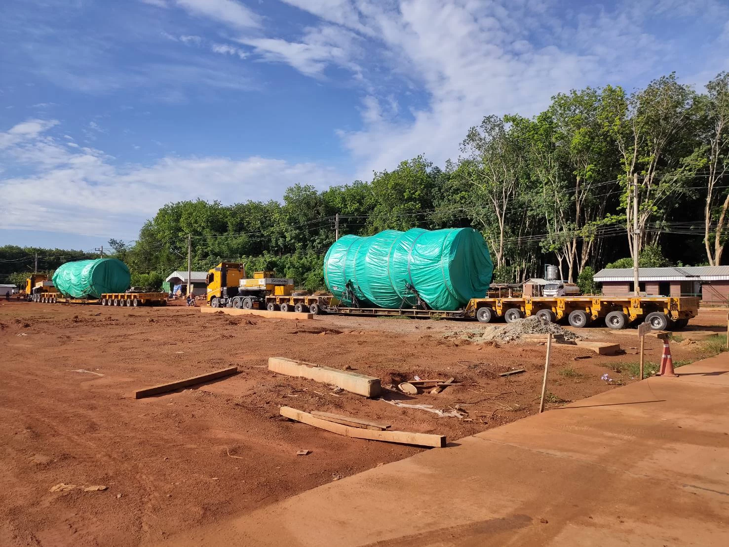 Experts on site for the MDF plant transport