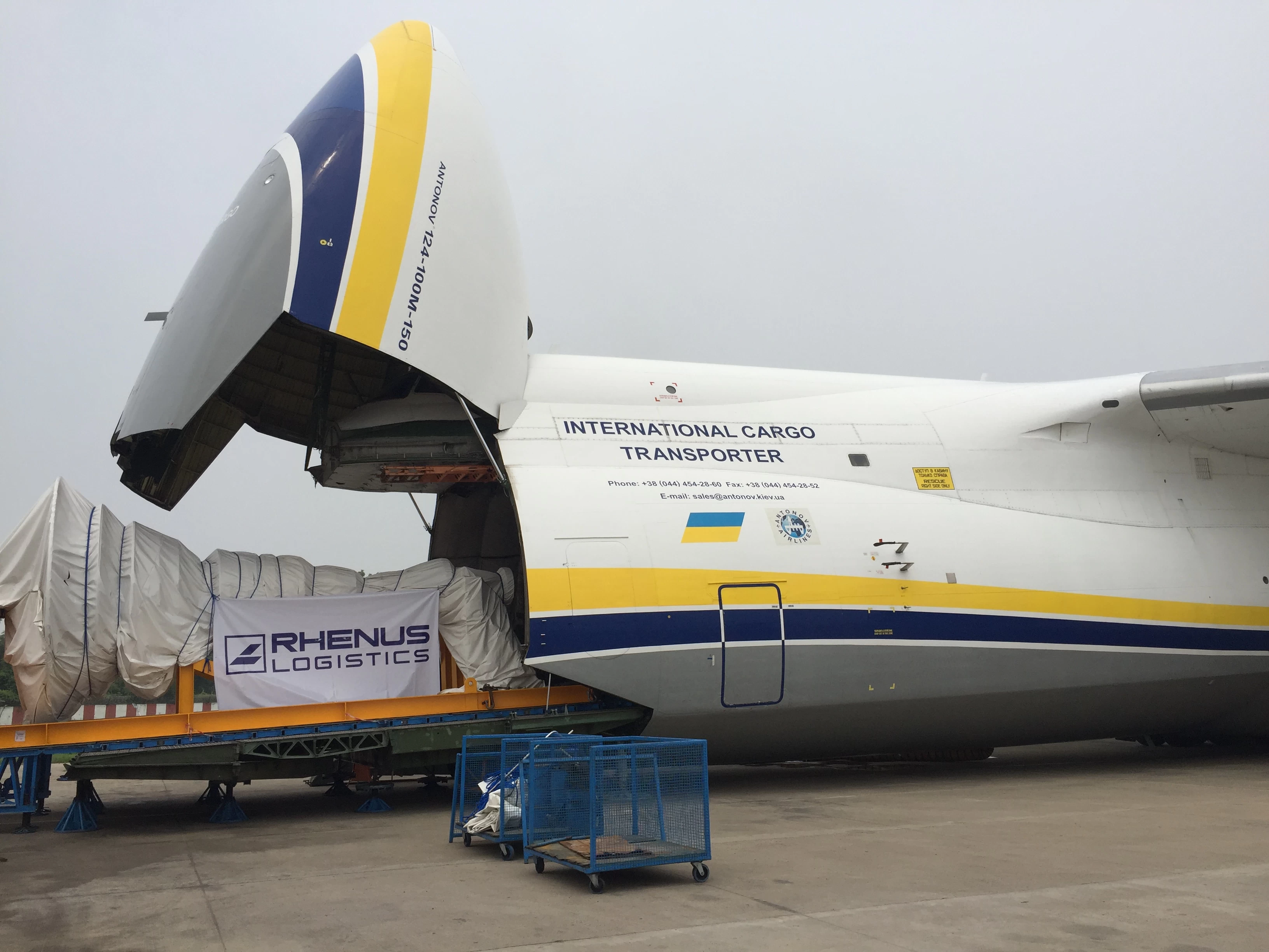 Transport of a steam turbine rotor