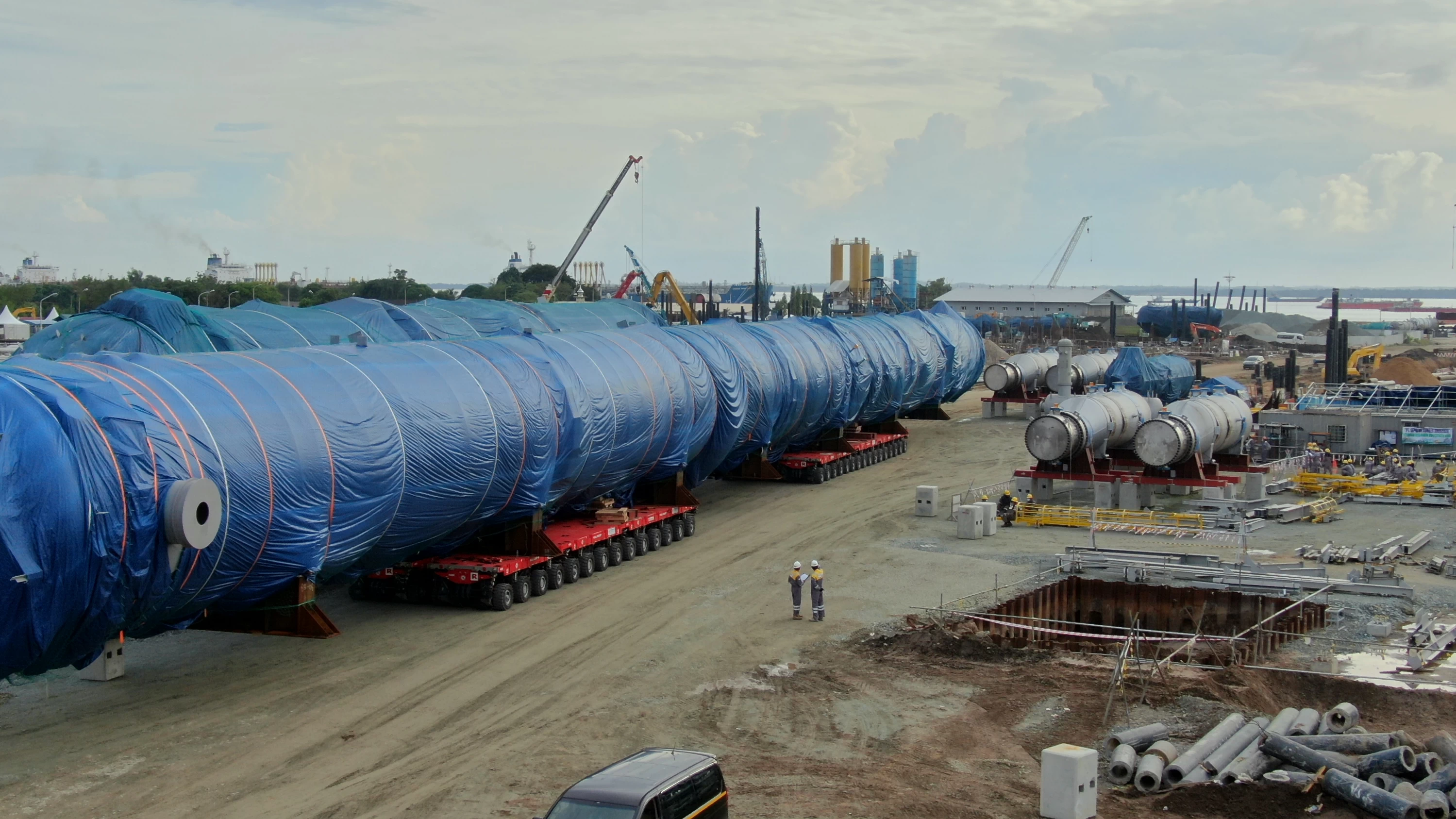 Transportation of refinery equipment