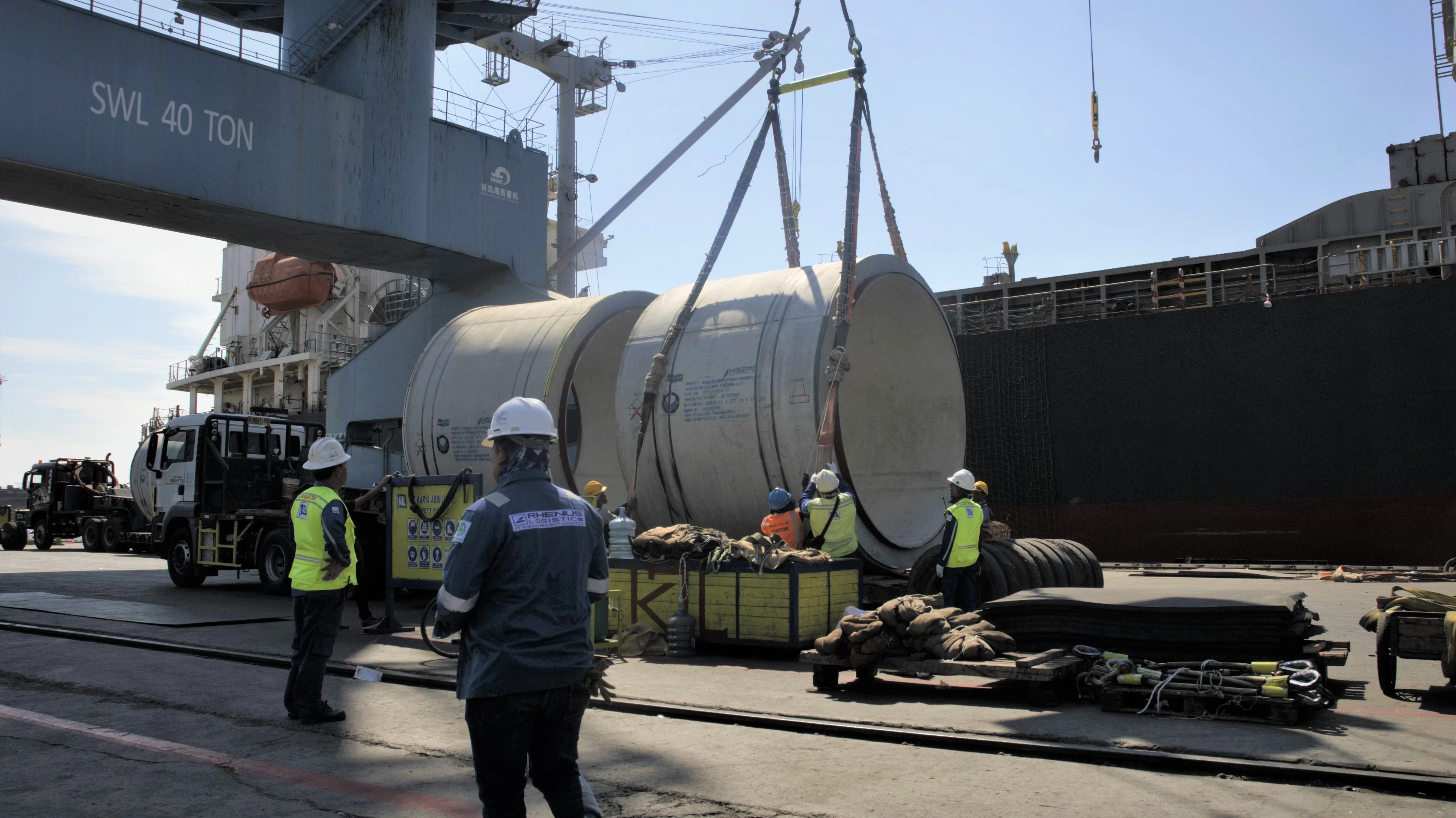 KAPAL CARTER KE PELABUHAN NGHI SON