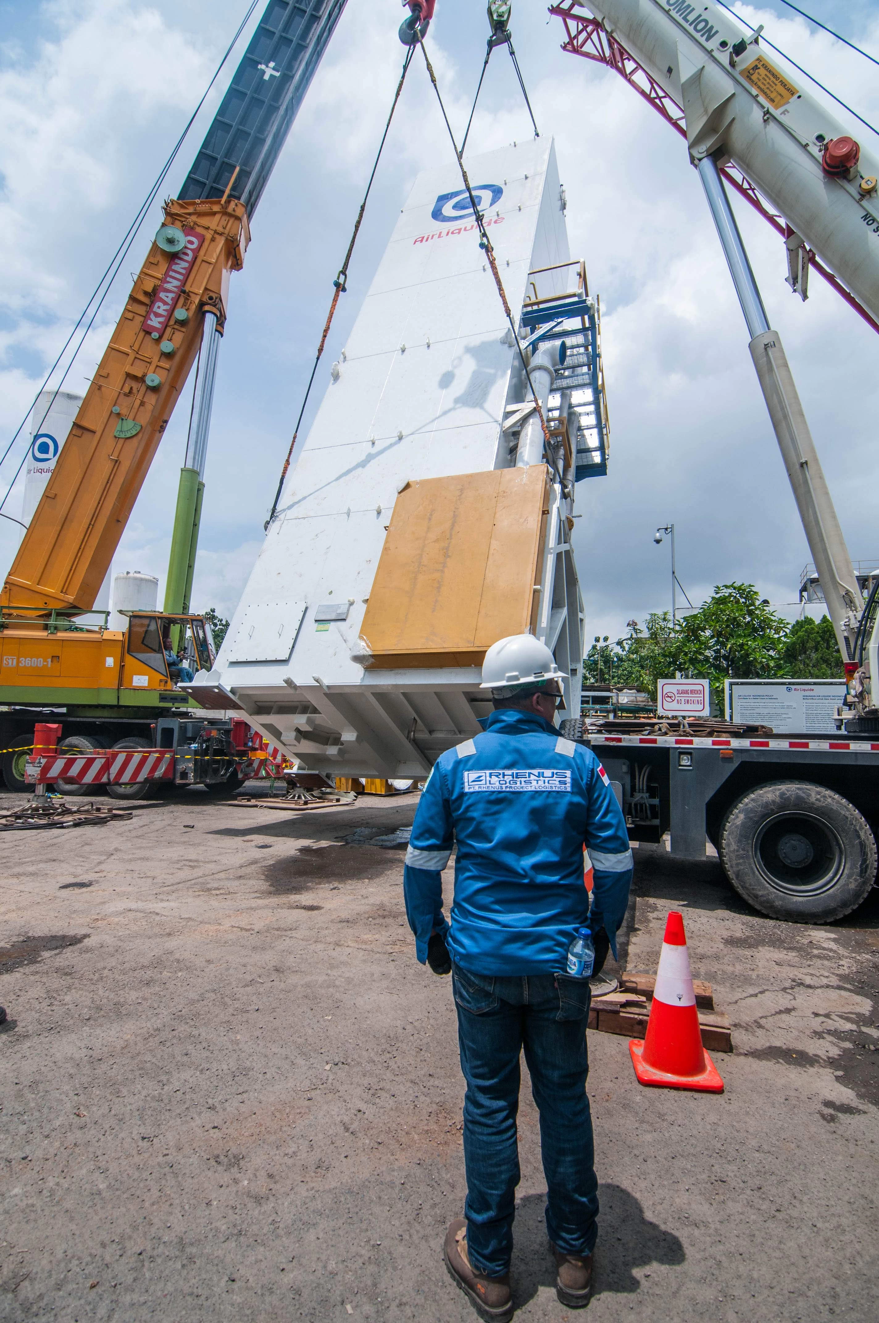 Unloading and Installation at Job Site | Rhenus Logistics Indonesia